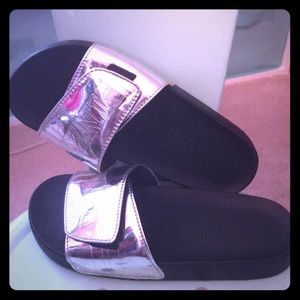 VS PINK Velcro slides